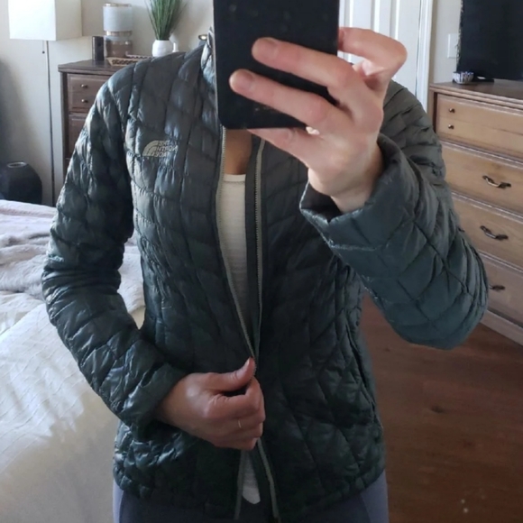 🚫SOLD🚫NORTH FACE THERMOBALL JACKET XS - Picture 1 of 8